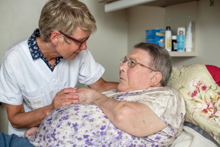 Accompagnement de proximité d'une intervenante et personne en situation de handicap 